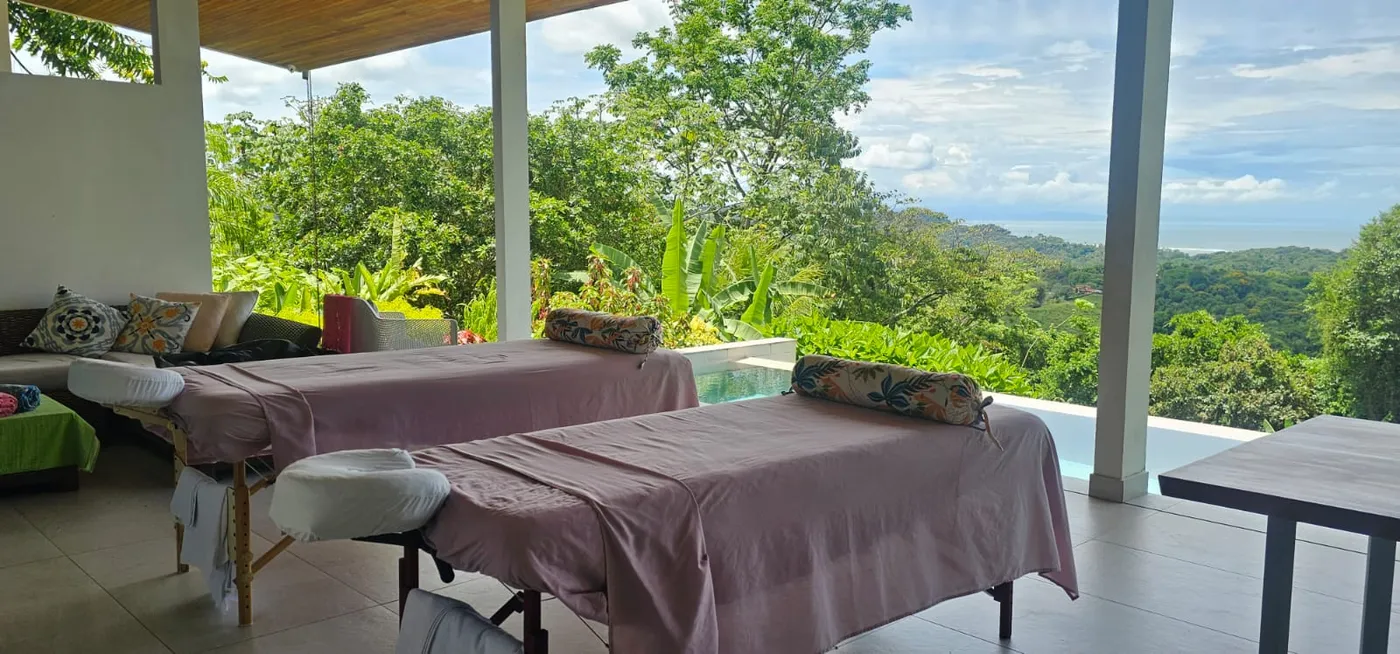 Camilla de masaje con vista panorámica a la Costa Ballena, Uvita